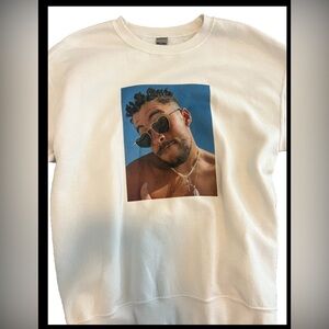 Bad Bunny White Graphic Sweater Size M Gildan (0602)